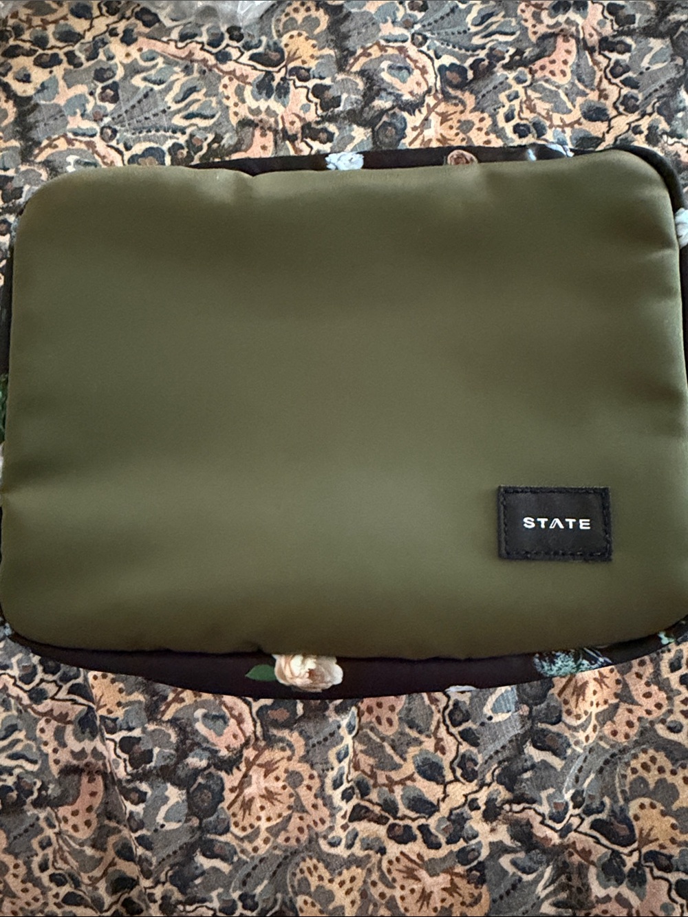 New STATE Olive Hanging Toiletry Kit